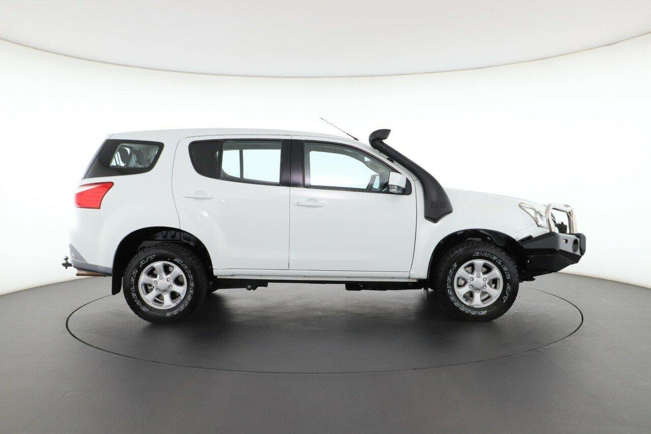 Isuzu Mu-x image 2