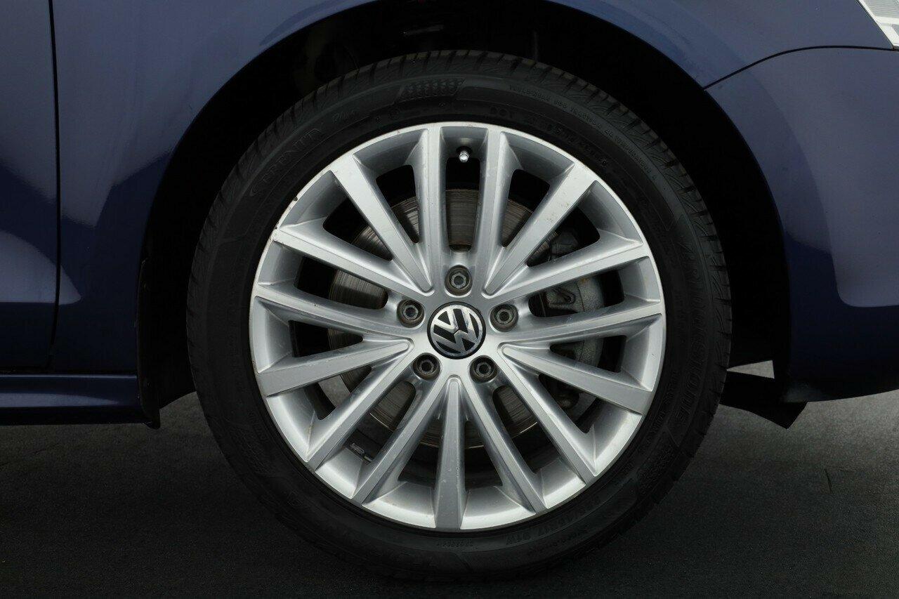 Volkswagen Jetta image 4