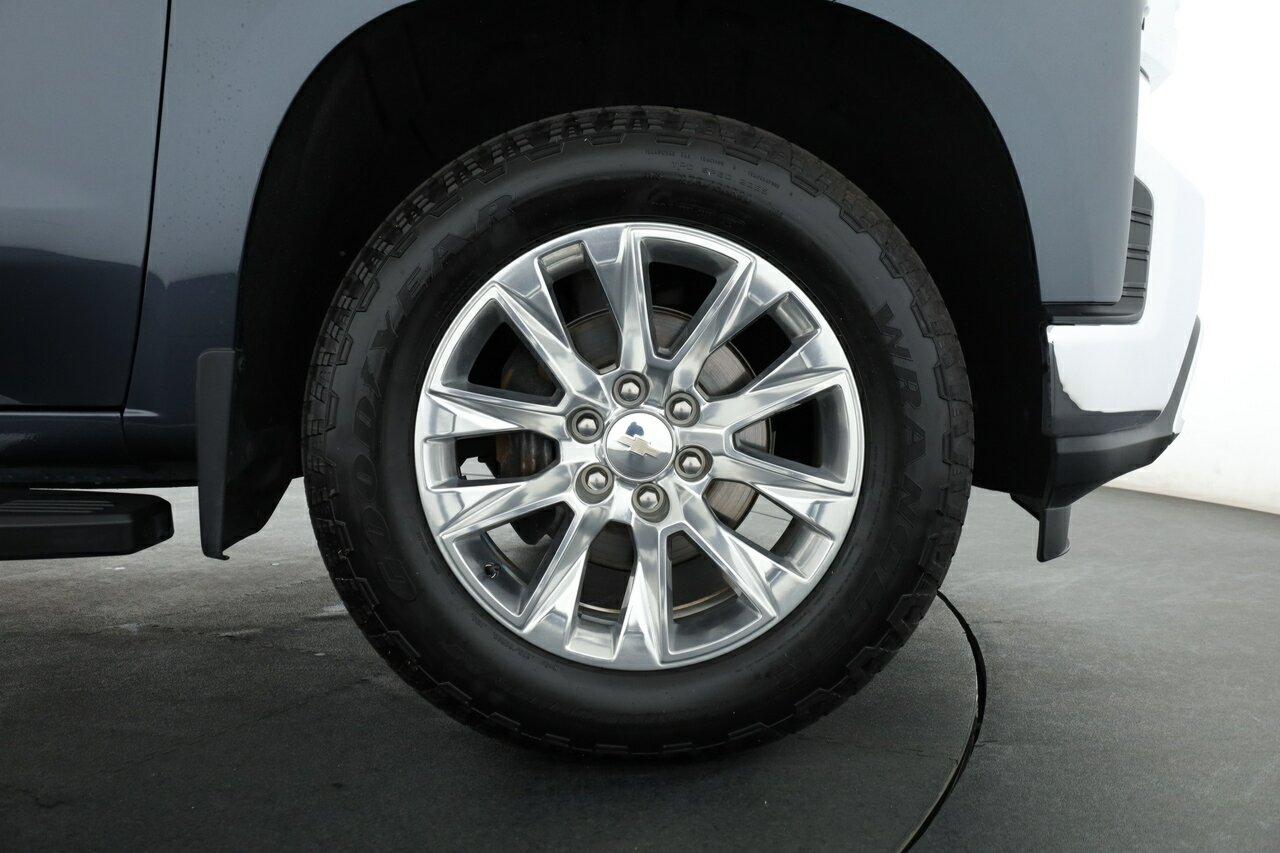 Chevrolet Silverado image 3